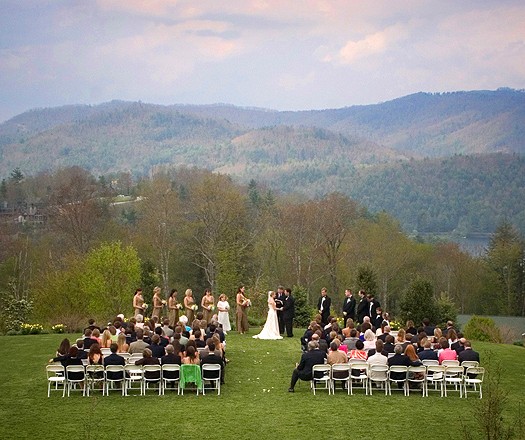 Outdoor Wedding Ceremony at Trillium